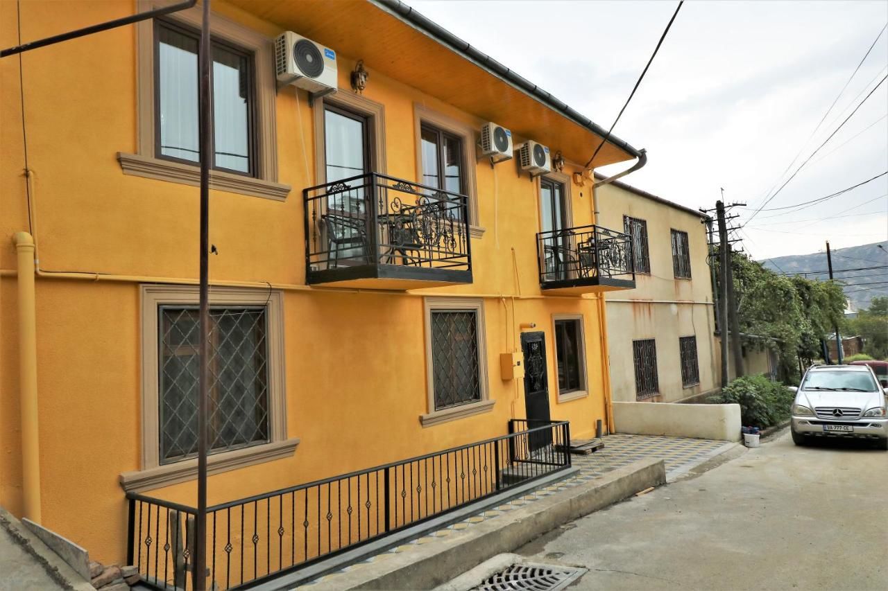 Гостевой дом Yellow House Тбилиси-9